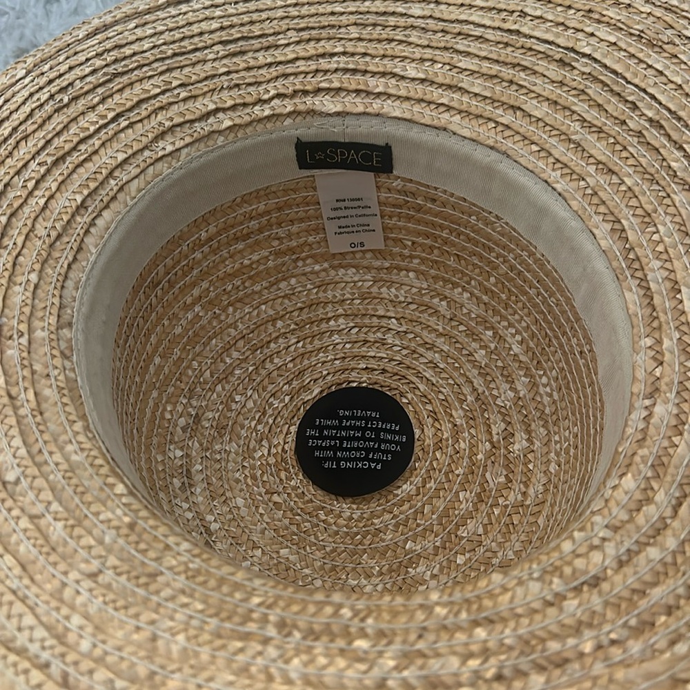 L space flat brim hat